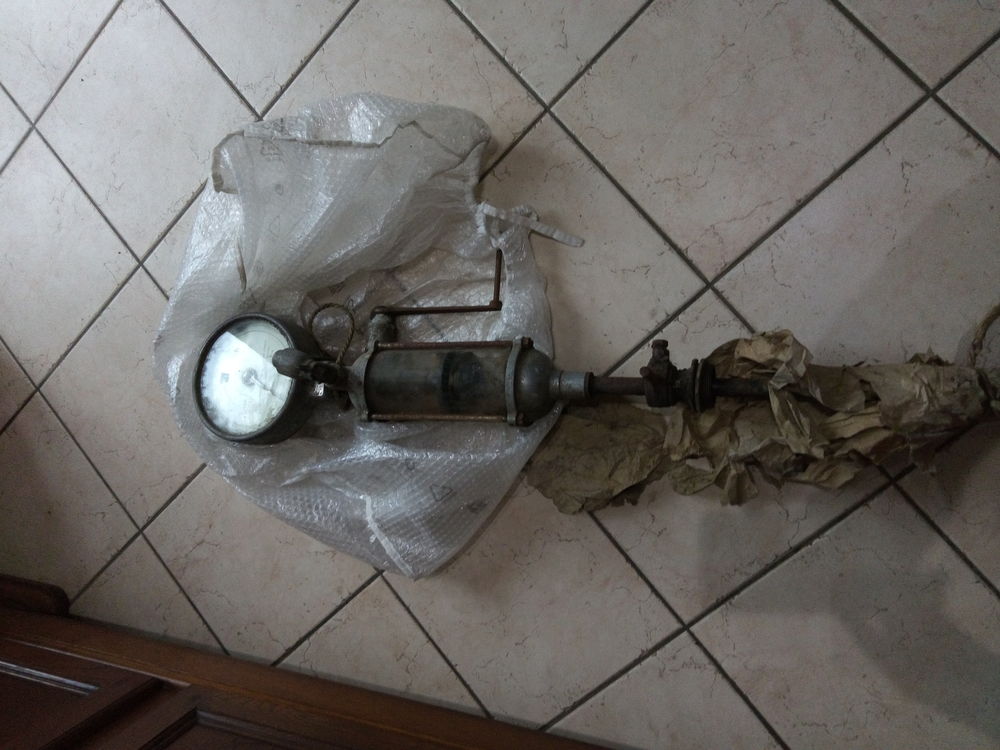 Ancienne pompe a huile alimenraire 0 Brant�me (24)