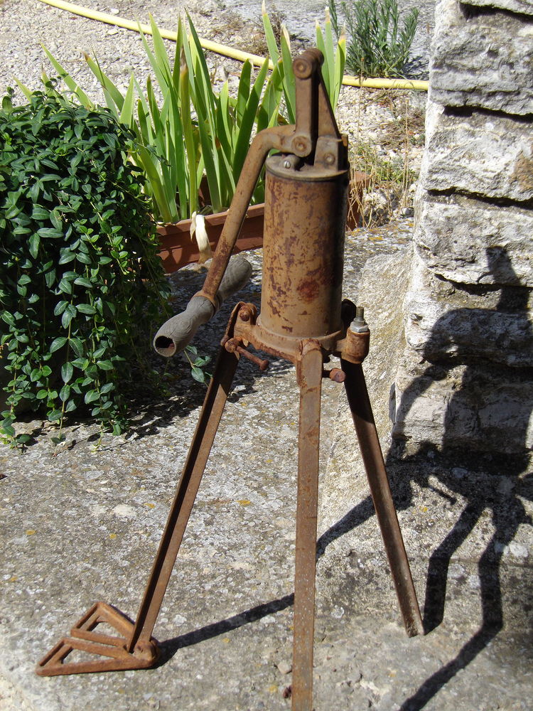 ANCIENNE POMPE A AIR 10 Aix-en-Provence (13)