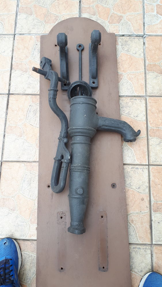 ANCIENNE POMPE A EAU 0 Dunkerque (59)