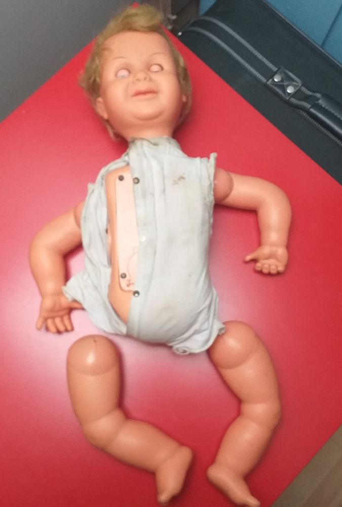 Ancienne poup�e GEGE BY4 � restaurer, 15 Montauban (82)