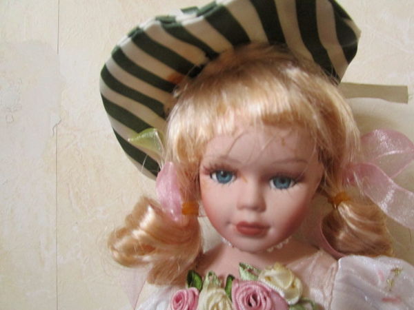  Ancienne Poup�e de Salon - Vintage
28 cm
15 Sassenage (38)