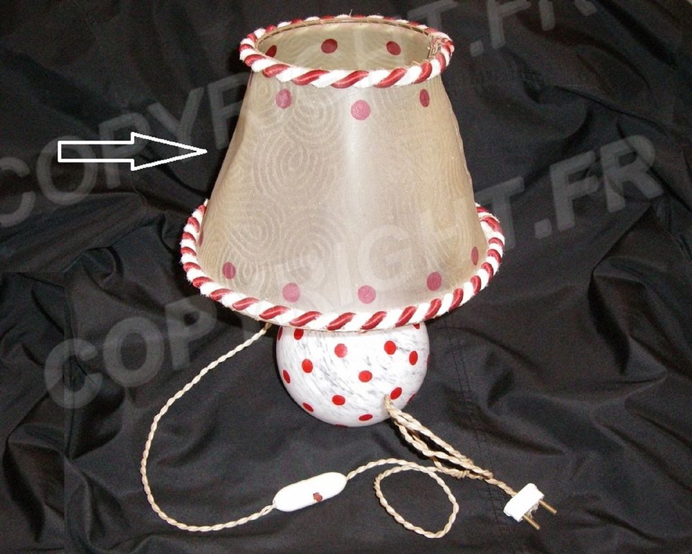 ANCIENNE & RARE LAMPE EN VERRE SOUFFL� MOTIFS � POIS ROUGES 48 Sergines (89)