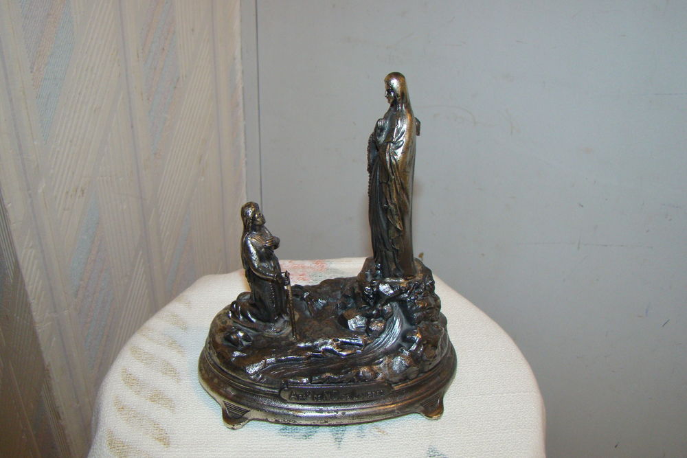 Ancienne statuette Apparition de Notre-Dame de Lourdes
40 Gargenville (78)