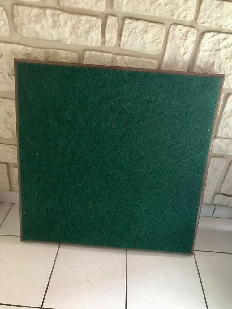 Ancienne table bois jeu pliante (Meblutil)
77,5 x 77,5 40 Chepniers (17)
