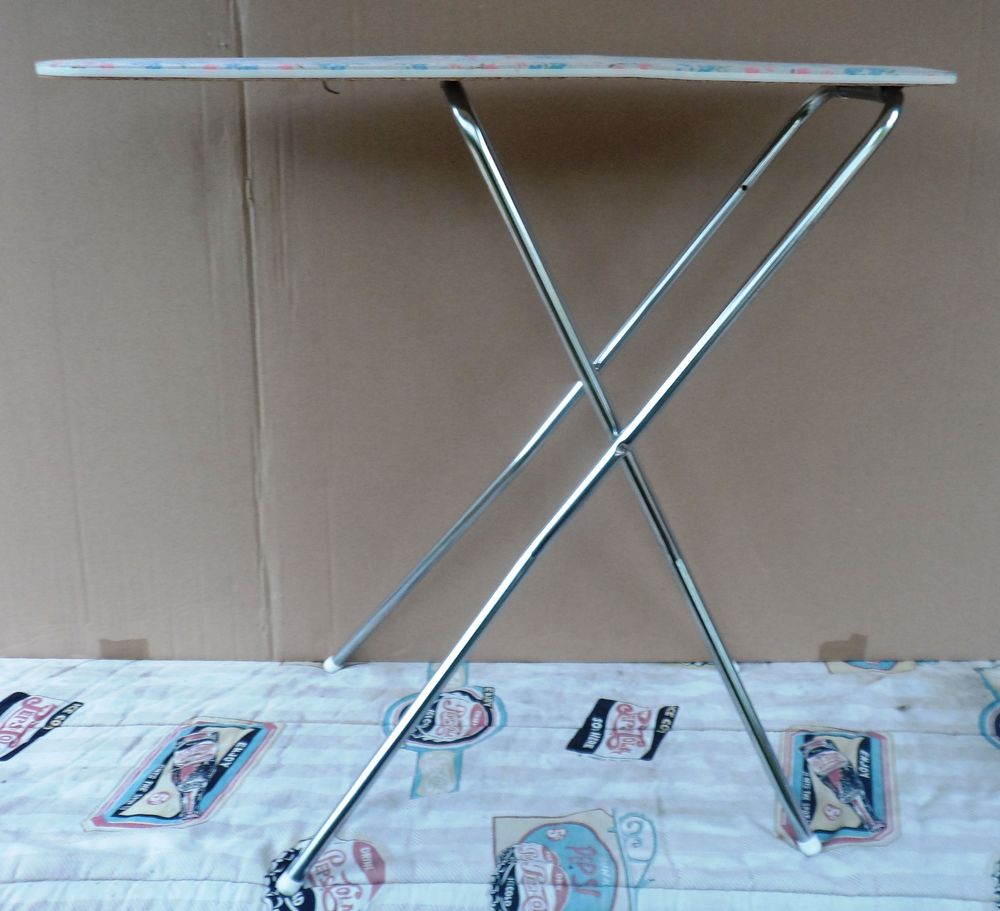 Ancienne table � repasser jouet enfant � partir de 3-4 ans 15 Castries (34)
