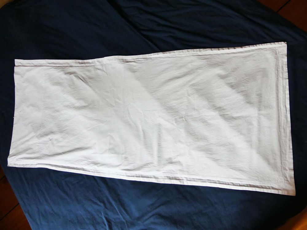 Ancienne taie de traversin en coton blanc Décoration