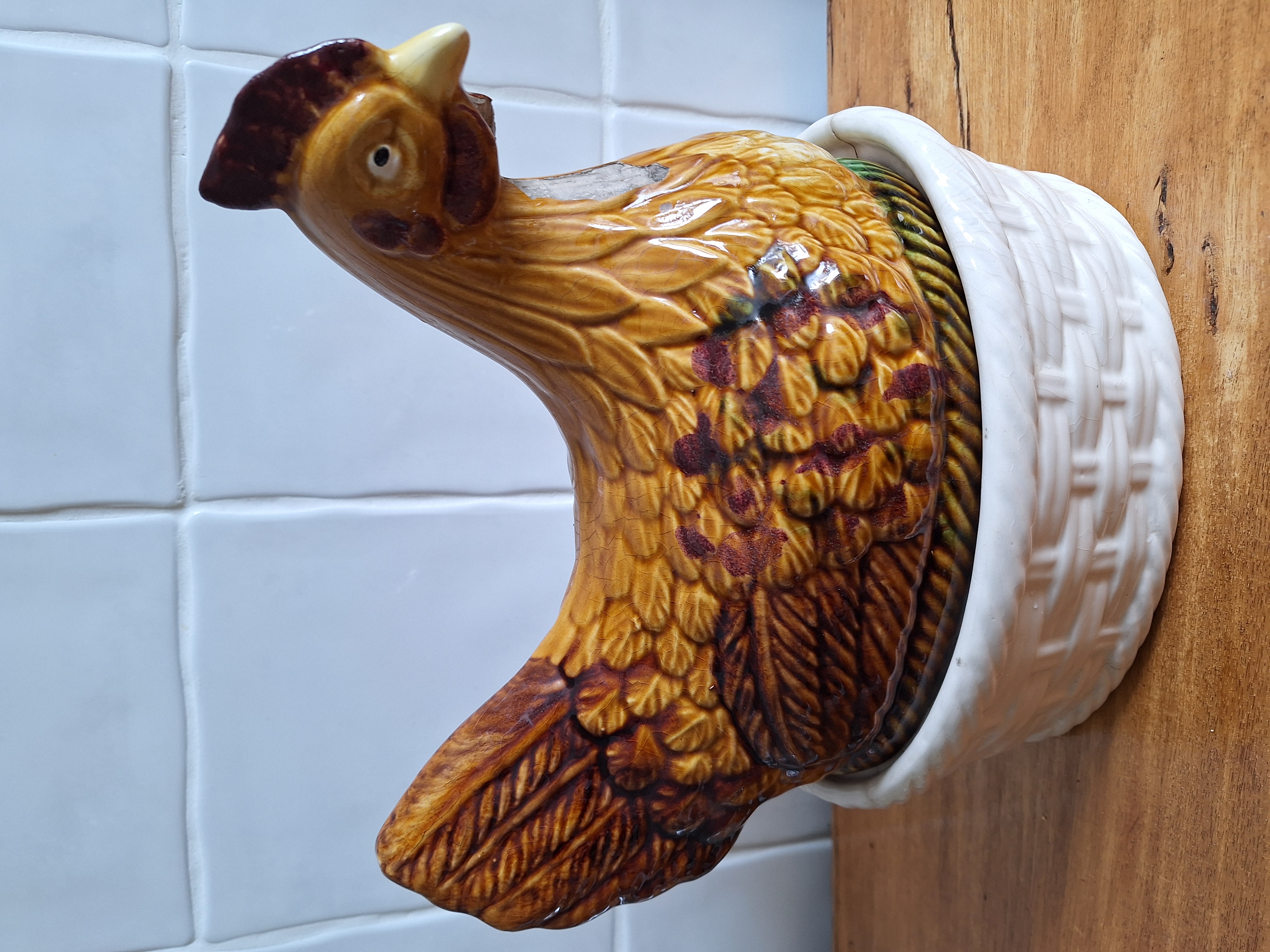 Ancienne terrine d�corative en barbotine poule sur son nid 28 Marseille 7 (13)