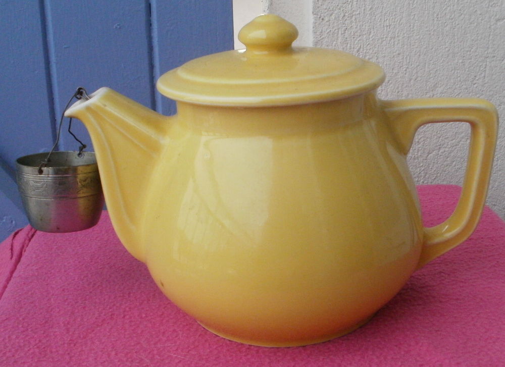 Ancienne theiere jaune porcelaine avec passe th� 12 Montauban (82)
