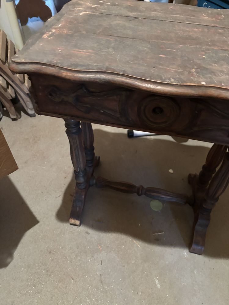 ANCIENNE TRTAVAILLEUSE 30 Loudun (86)