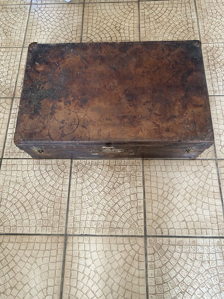 Ancienne valise, Louis Vuitton 350 Auffreville-Brasseuil (78)