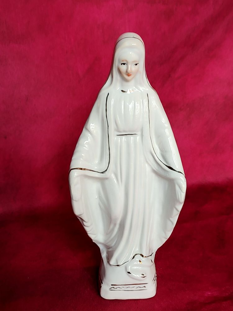 Ancienne vierge en biscuit hauteur 21 cm 18 Avermes (03)