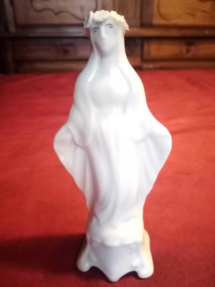 Ancienne vierge en biscuit avec couronne hauteur 15 cm ( n�5) 20 Avermes (03)