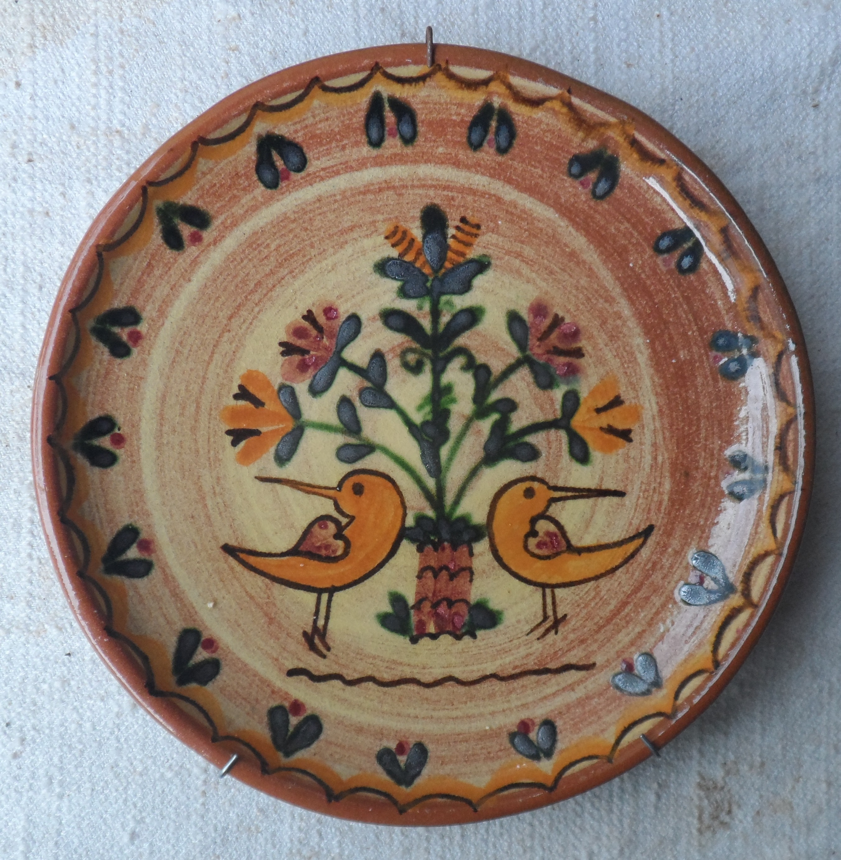 Anciennes assiettes artisanales en terre cuite verniss�e 100 Castries (34)