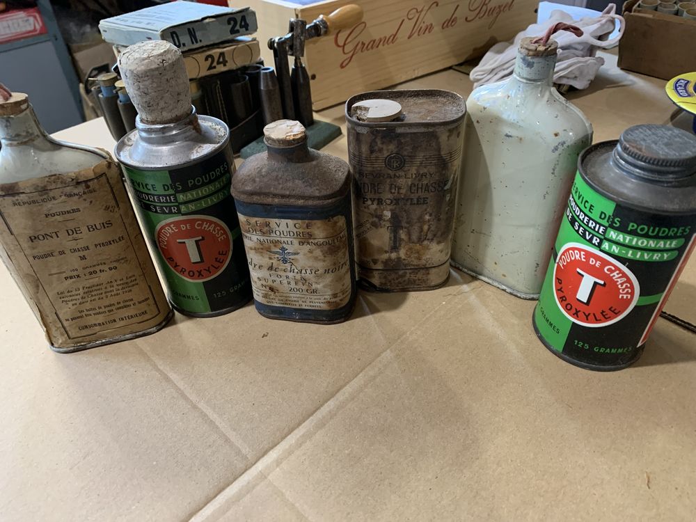 6 ANCIENNES BOITES POUDRE CHASSE (vides) 15 Les Clouzeaux (85)