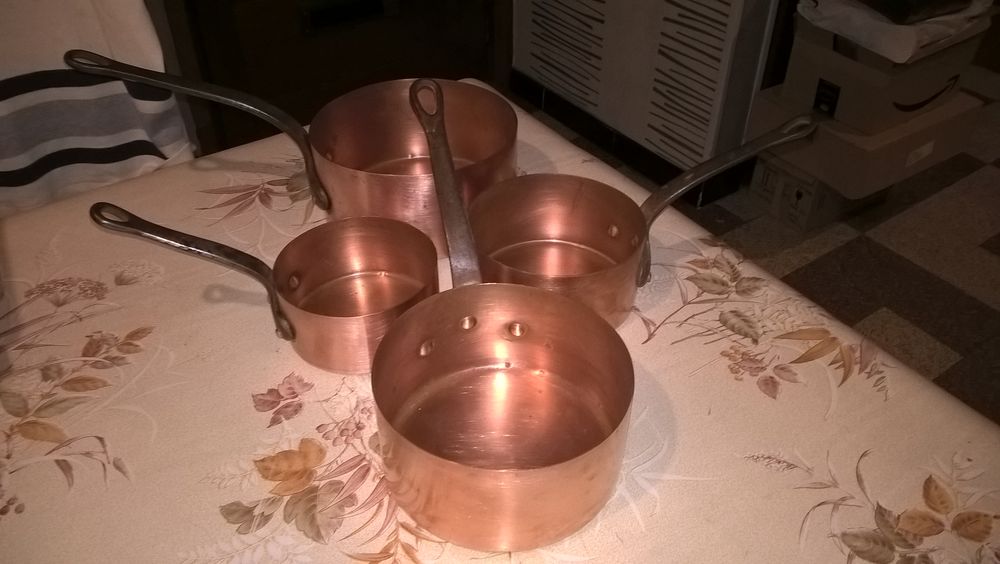 Anciennes casseroles cuivre jaune 1950. 28 Flers-en-Escrebieux (59)