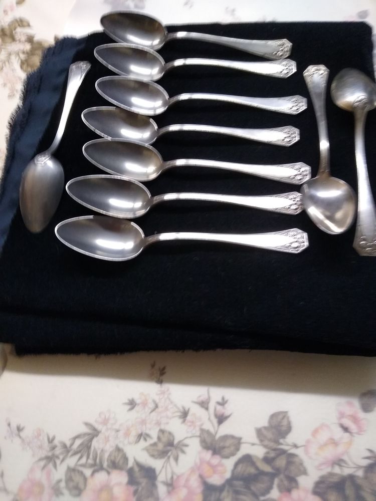 Anciennes cuill�res � soupe en m�tal argent� 30 Meximieux (01)