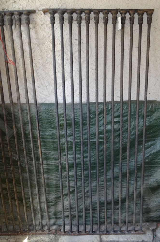 2 ANCIENNES GRANDES GRILLES DE D�FENSE BOUCHERIE FER FORG� 1 290 Sergines (89)