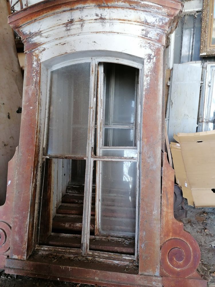  anciennes lucarnes du 19 �mes si�cle 
18000 Saverdun (09)