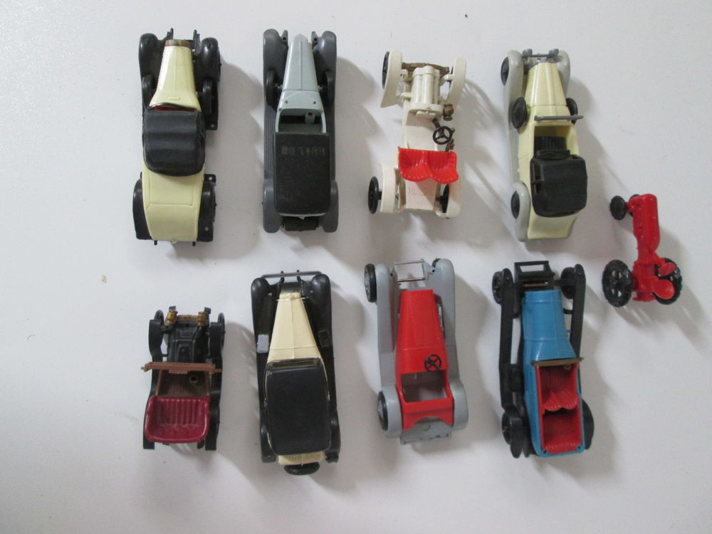 Lot de 8 anciennes petites voitures et 1 mini tracteur 12 Chauriat (63)