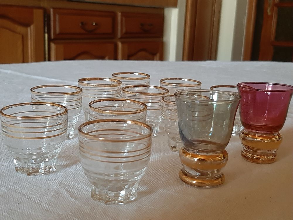 12 anciens adorables petits verres liqueur 30 Orange (84)