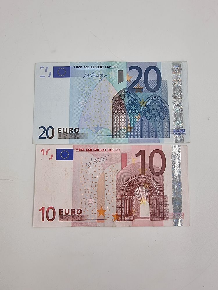 Lot de 2 anciens billets de banque de 20 euros et 10 euros 35 Vulbens (74)