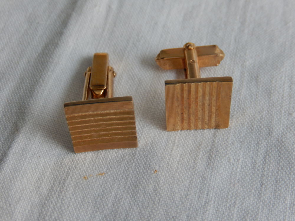 LOT 4 ANCIENS BOUTONS DE MANCHETTES PLAQUES OR 50' 33 Royan (17)