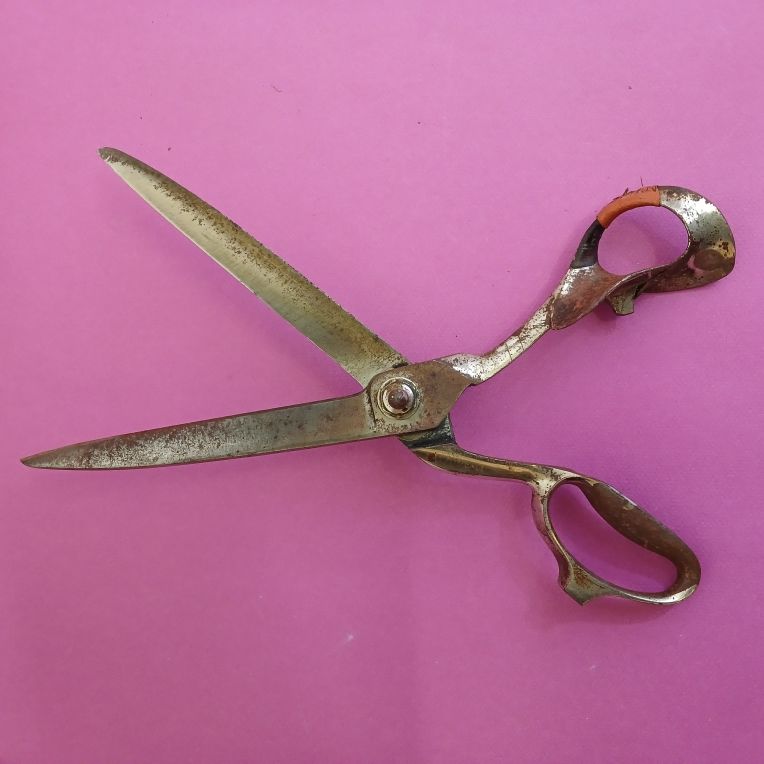 anciens ciseaux de drapier 110 Vendeuvre-du-Poitou (86)