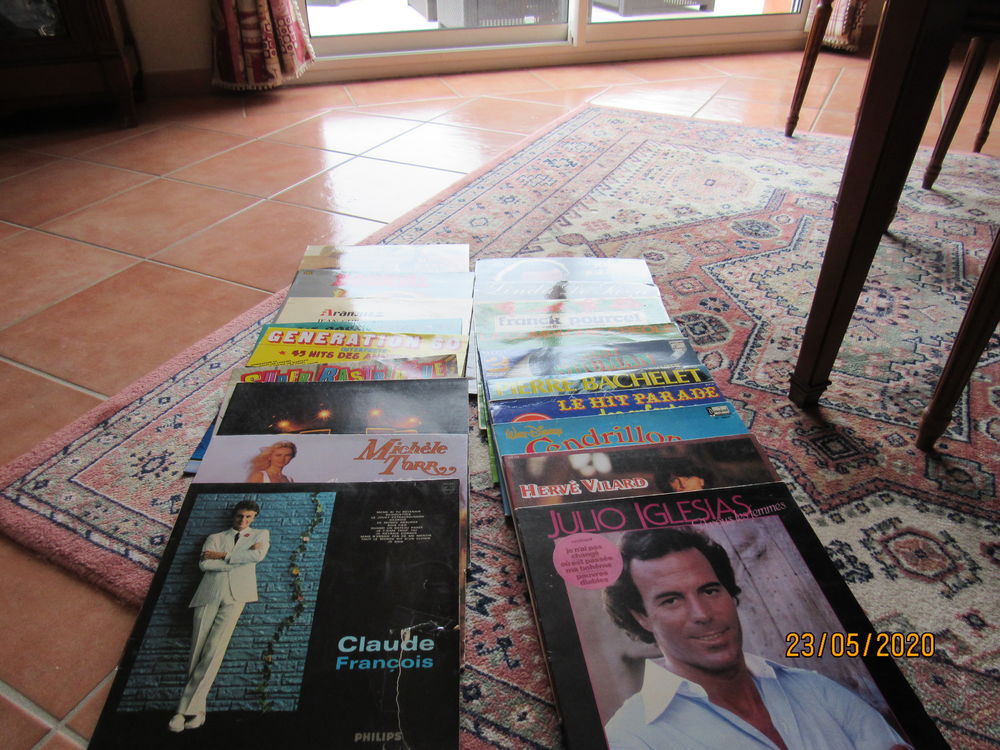  ANCIENS DIQUES VINYLES 33 TOURS ET 45 TOURS 80 Saint-M�en-le-Grand (35)