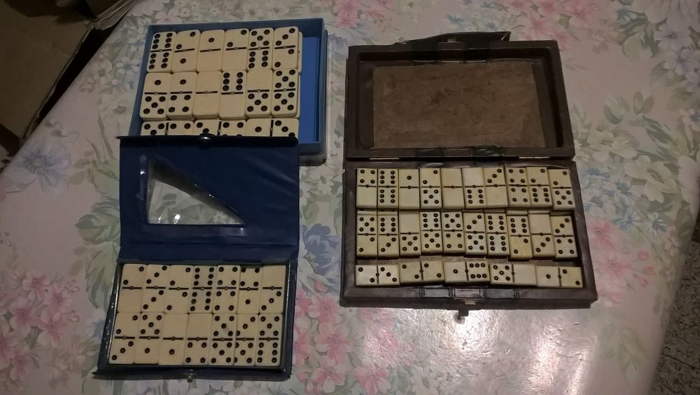 Anciens jeux de dominos. 18 Flers-en-Escrebieux (59)