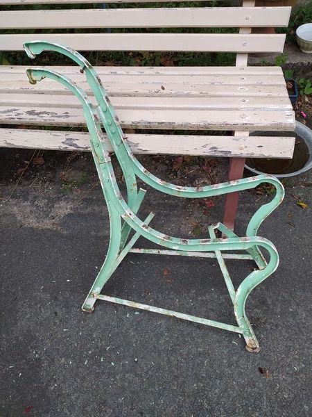 Anciens Pieds de Banc de Jardin � Lattes 
40 Loches (37)