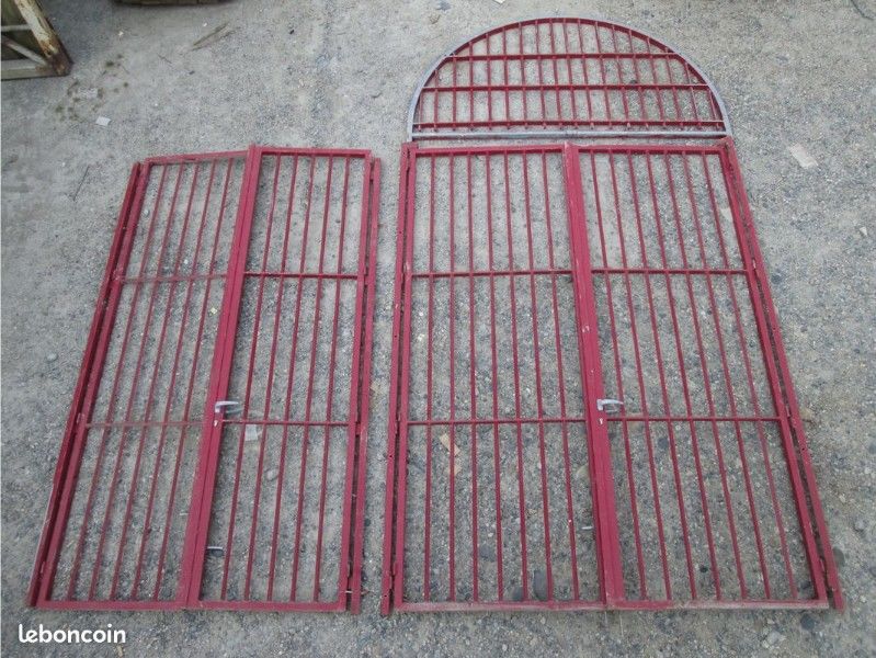 ANCIENS PORTAILS ROUGE lourd avec IMPOSTE (bordeaux) 2880 Saint-Porquier (82)