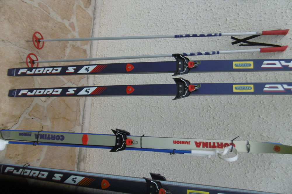 Anciens Skis de Fond DYNASTAR FJORD S  �tat neuf avec b�tons 165 Orgelet (39)