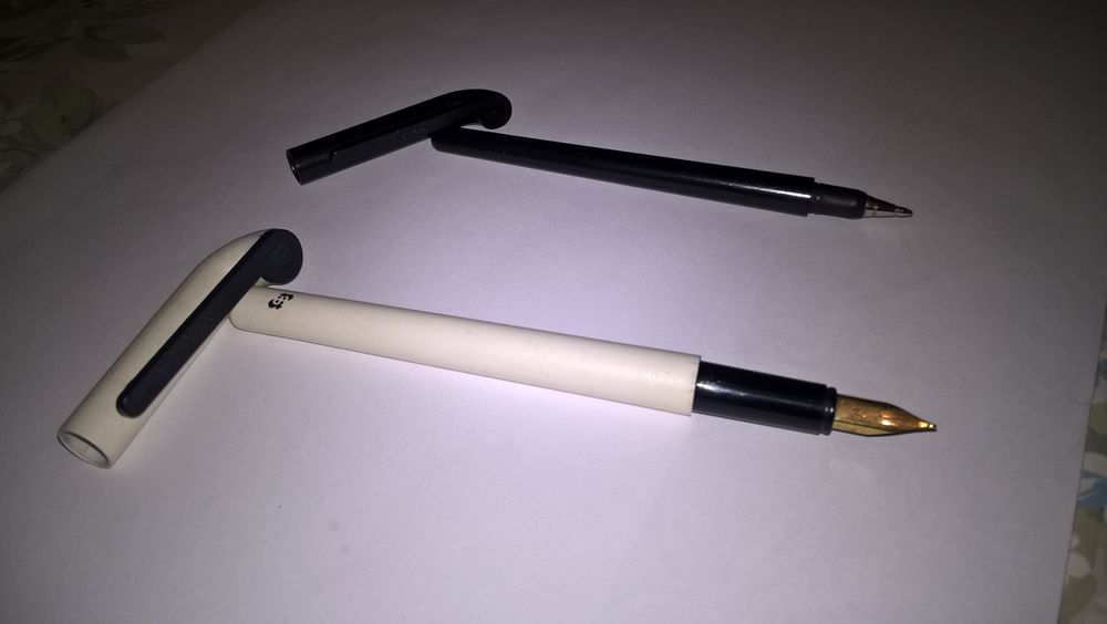 Stylo Plume Ancien En Bakélite - Pièce Vintage D'occasion