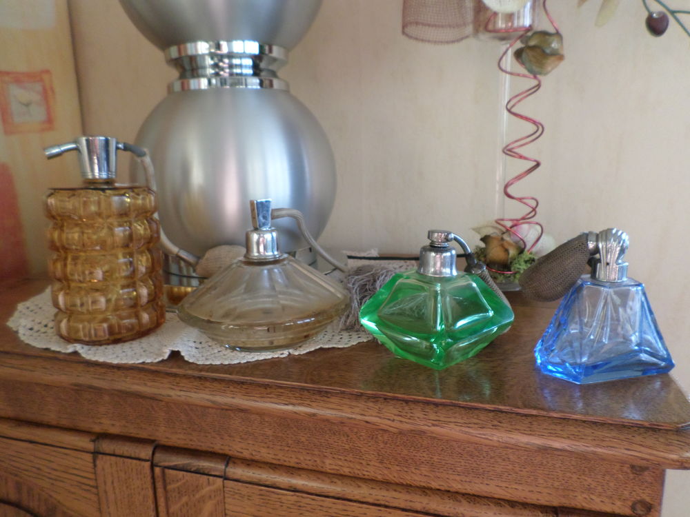 Lot anciens vaporisateurs 
70 Nogent-sur-Oise (60)