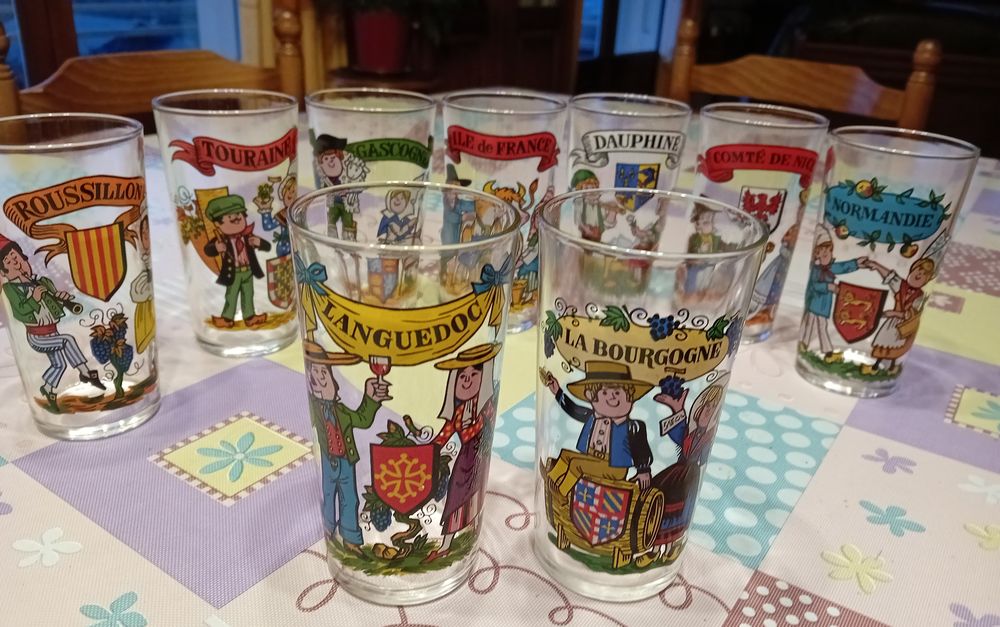Anciens verres de diff�rentes r�gions 8 Talloires (74)