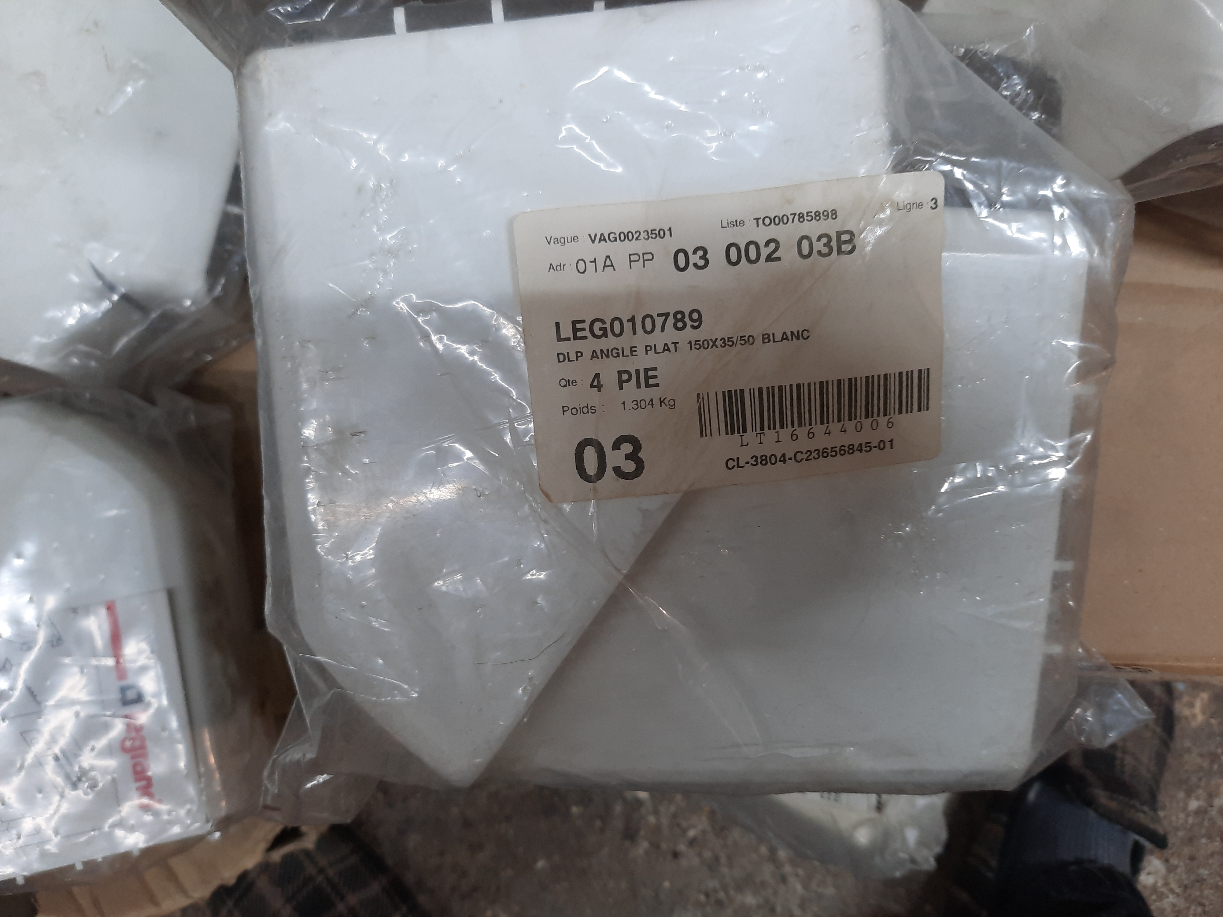 Angle de goulotte LEGRAND 150x35/50 Ref 010789 neuf 40 Villefontaine (38)