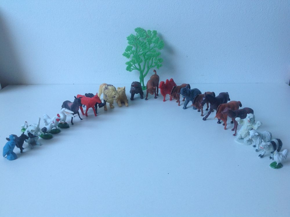 25 ANIMAUX ET UN ARBRE EN PLASTIQUE Envoi possible
5 Tr�gunc (29)