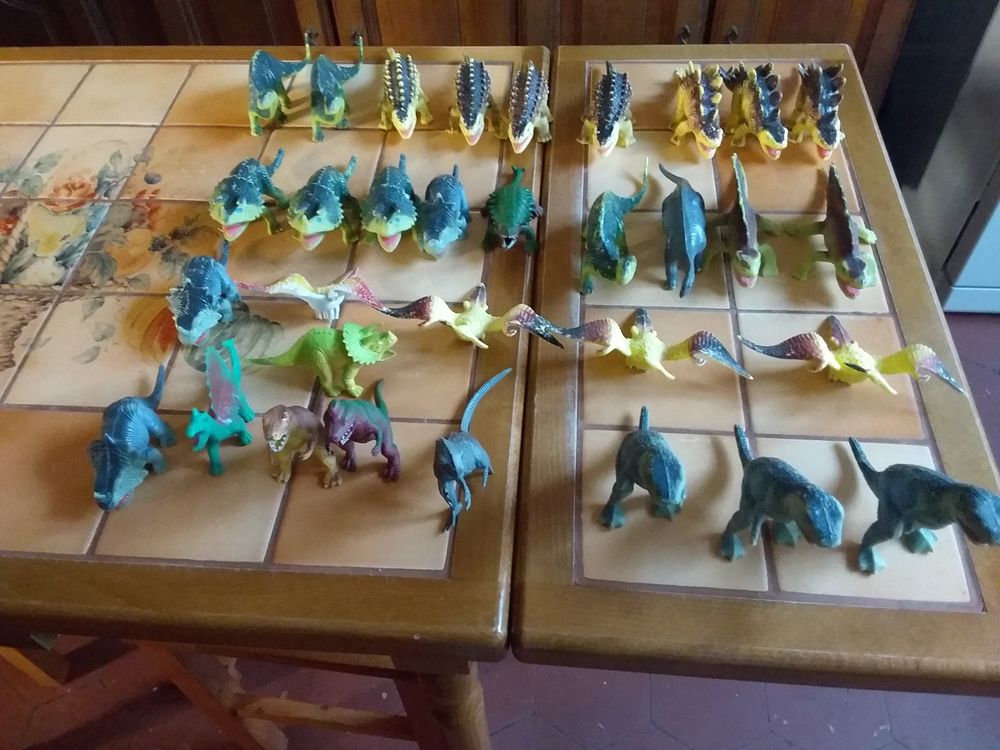 LOT DES 32 ANIMAUX PR�HISTORIQUES  EN R�SINE 20 Nogentel (02)