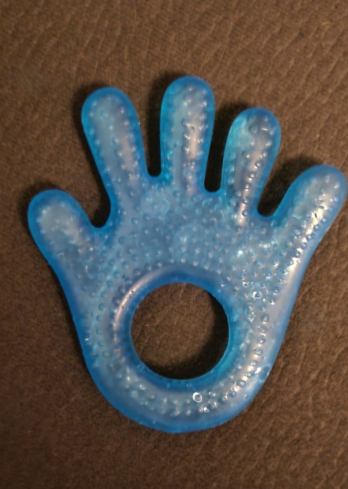 Anneau de dentition en forme de main 1 Aix-les-Bains (73)