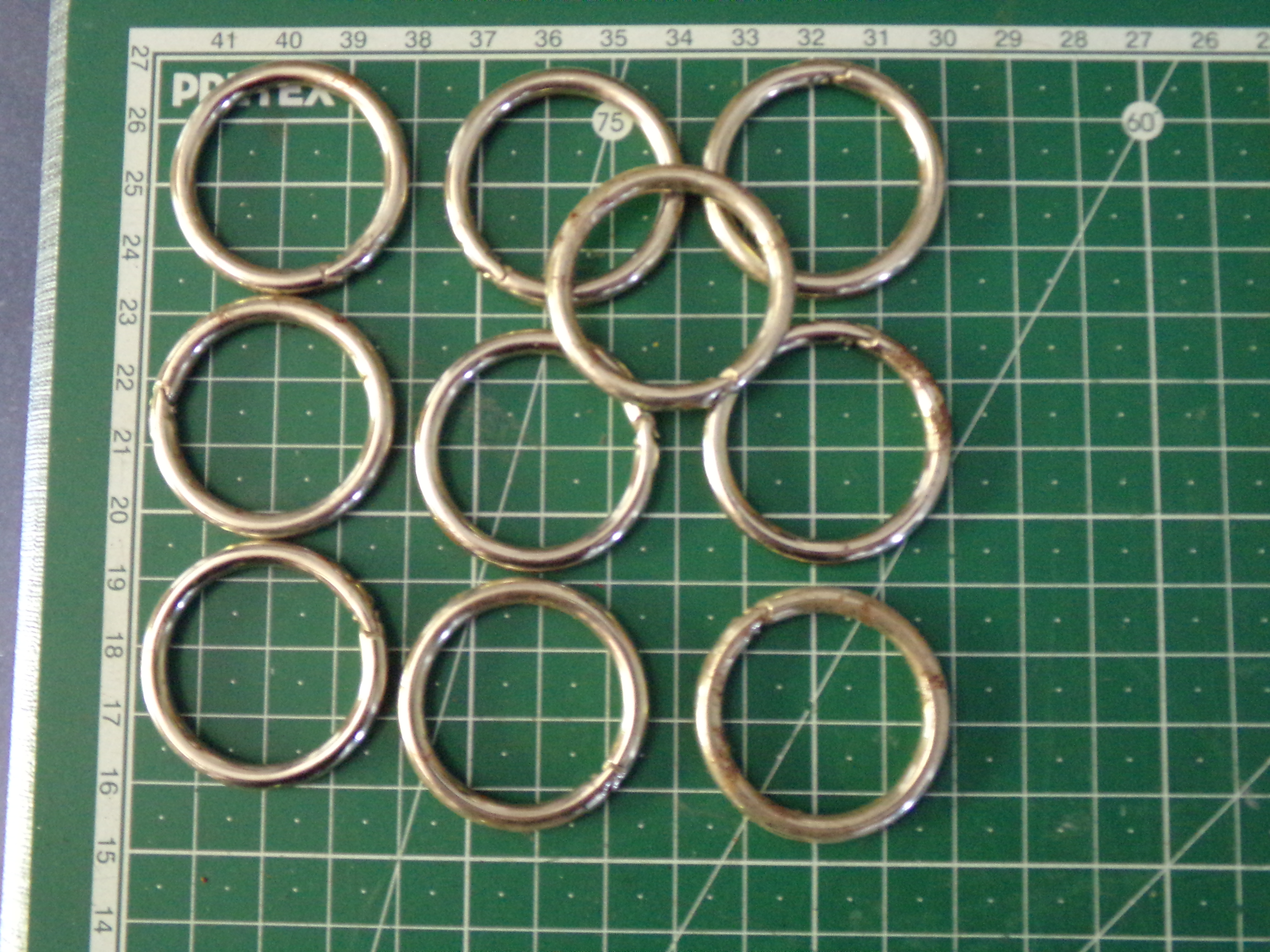 Lot de 35 anneaux acier ø 38 mm rideaux ou autre
rèponse uni