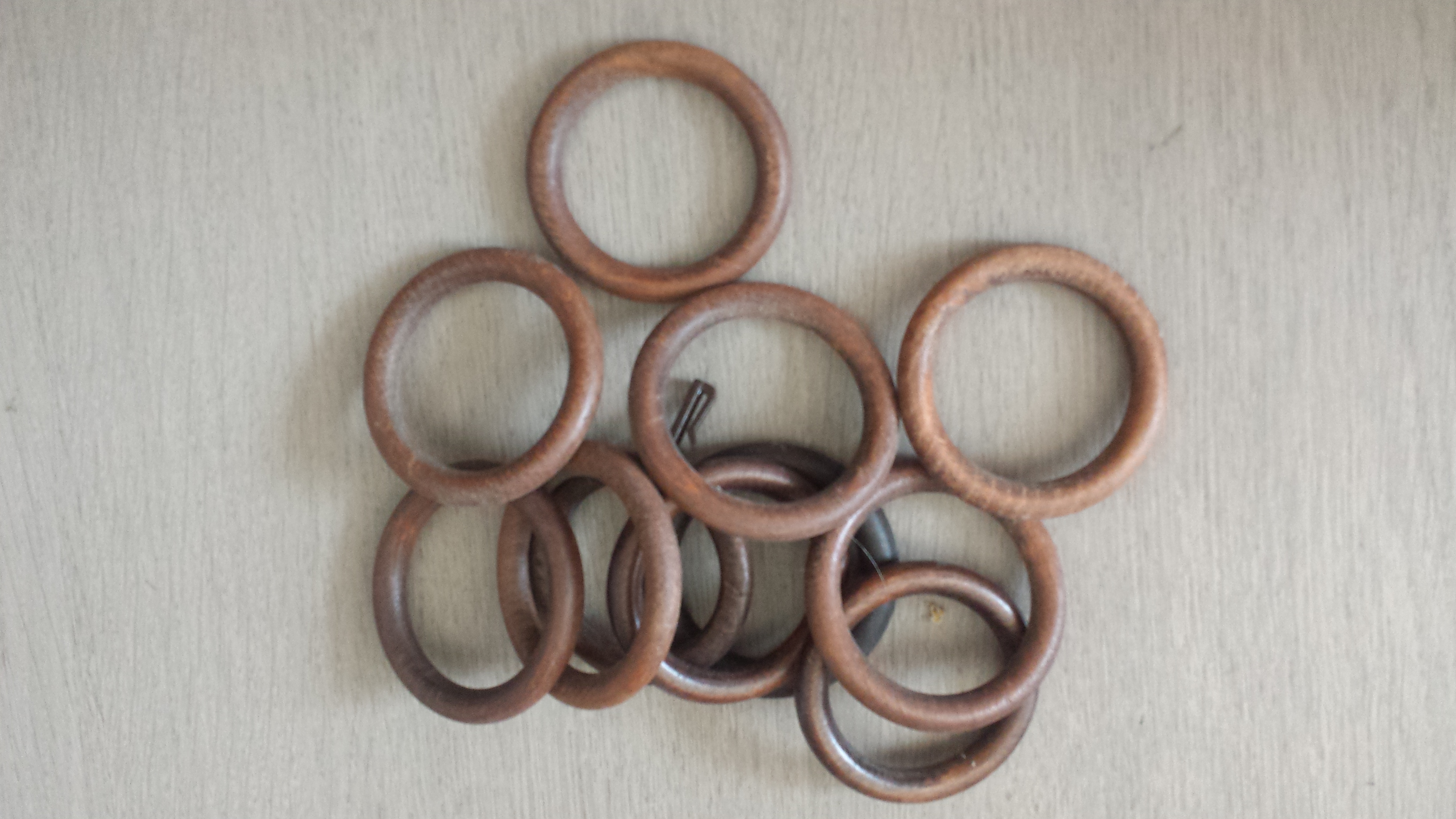 10 anneaux de rideaux en bois 0 Rieulay (59)