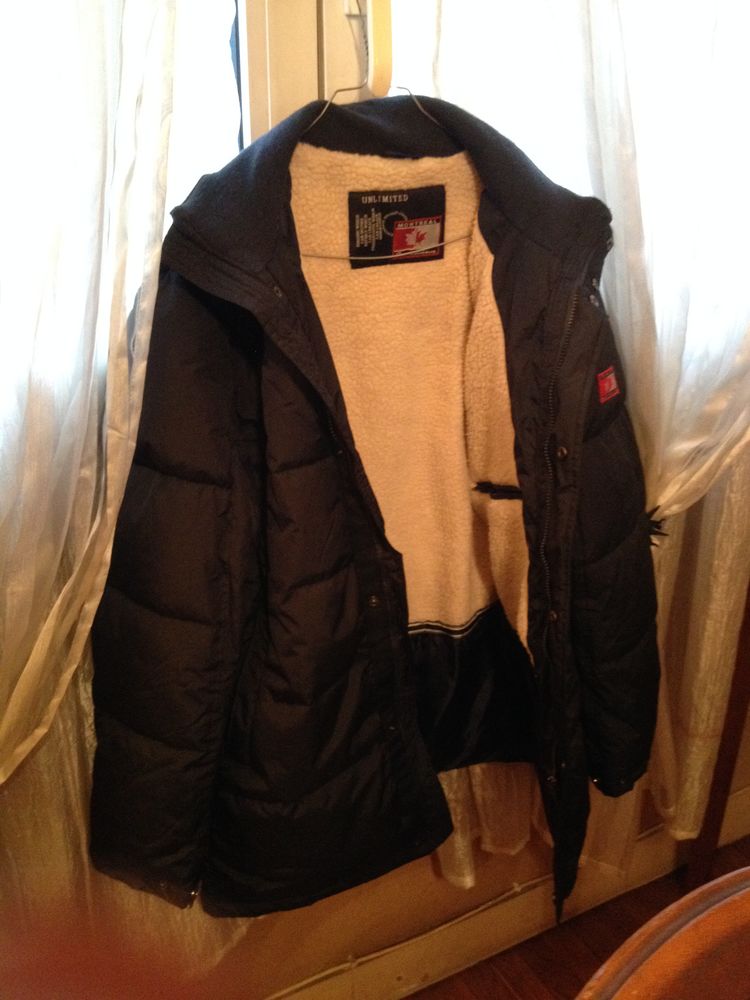 ANORAK de MONTREAL.CANADA. 99 Paris 20 (75)