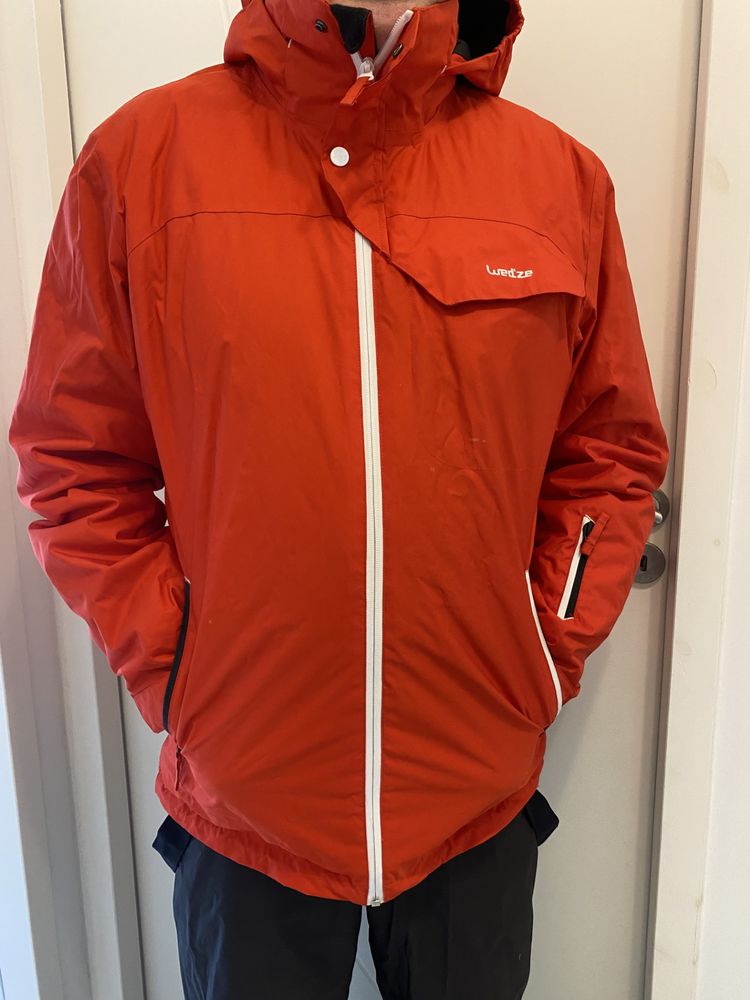 ANORAK ROUGE DE SKI AVEC CAPUCHE. 45 Arcachon (33)