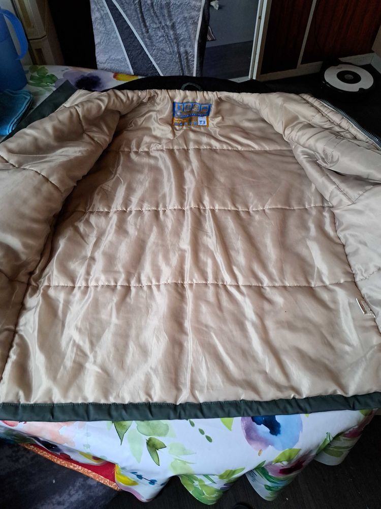 Anorak taille 3 en bon �ta  pas de d�chirure 11 Dom�rat (03)