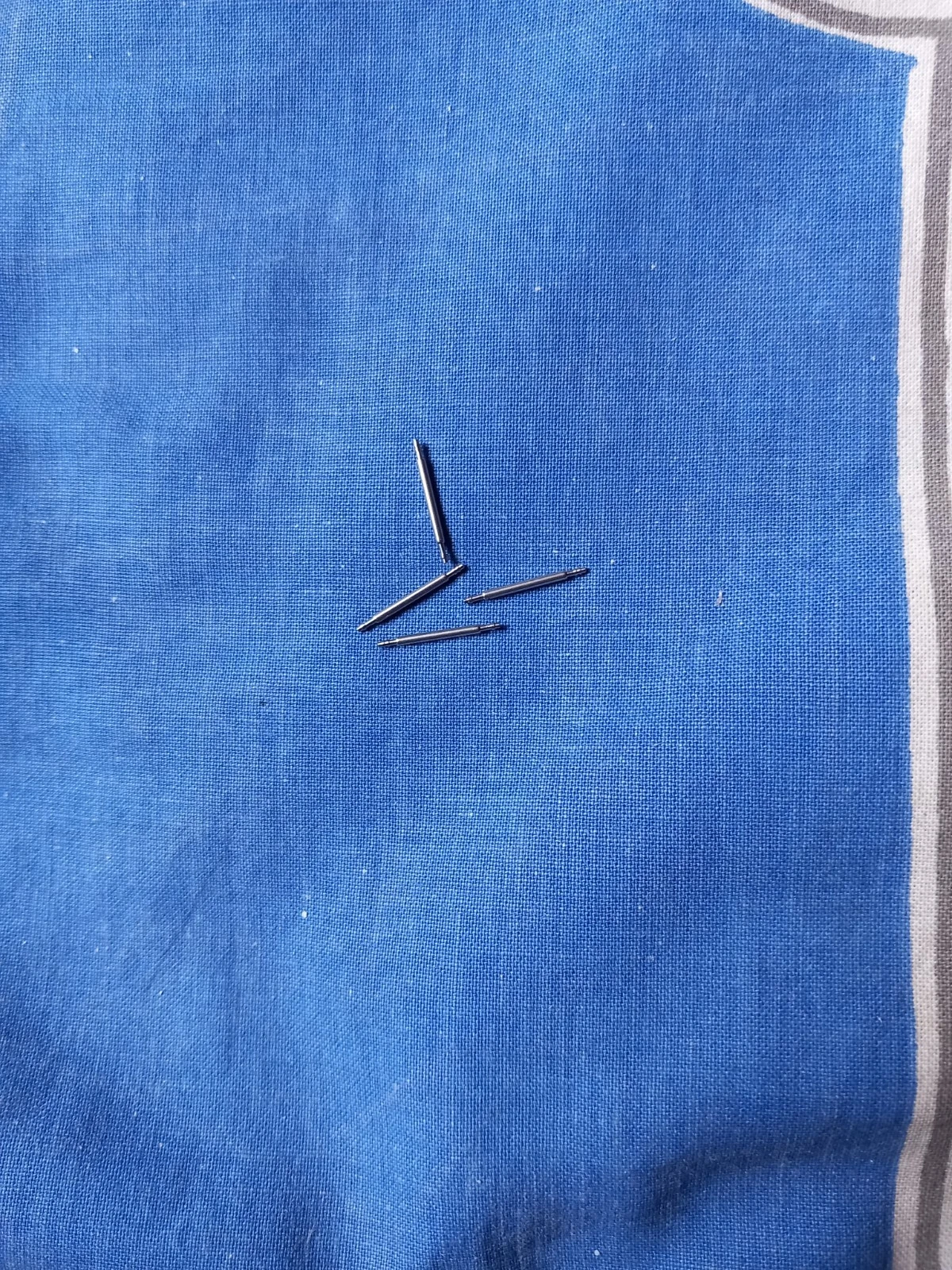 Lot 4 anses pompes pour fixation bracelets de montre 13 mm
9 Paris 4 (75)