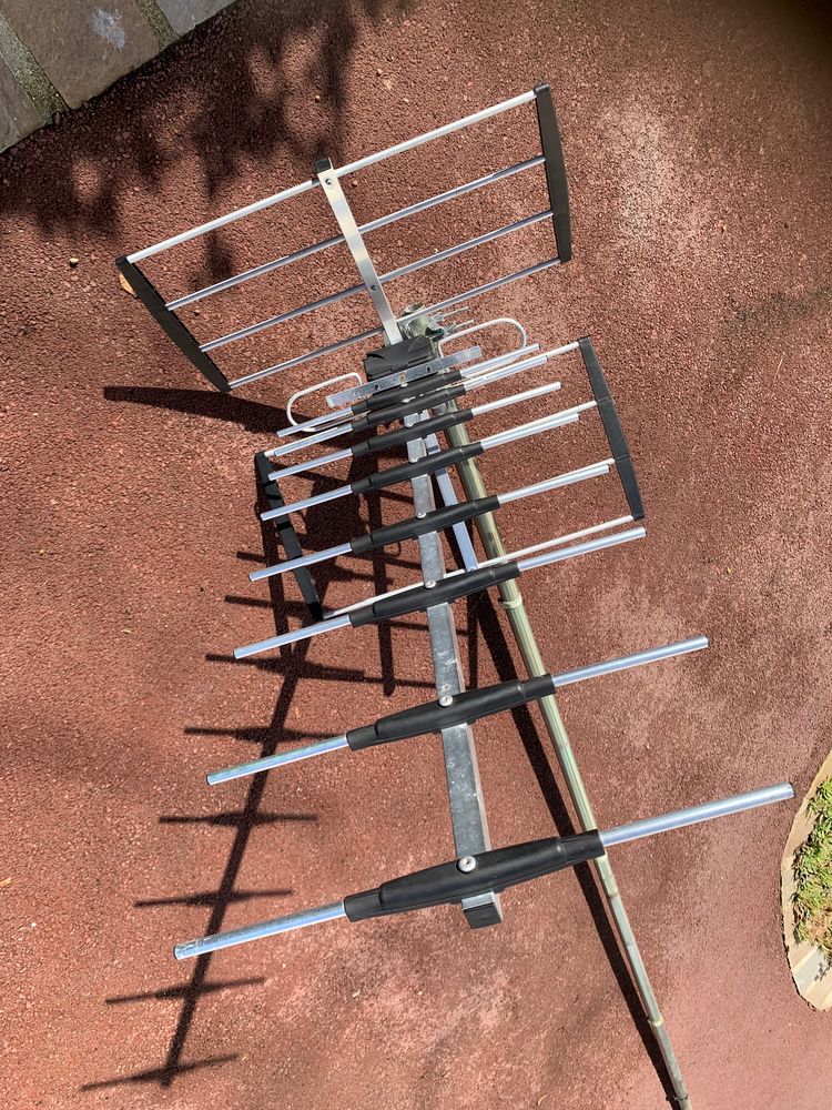 Antenne TV TNT ext�rieure + m�t 3 m 25 Montlu�on (03)