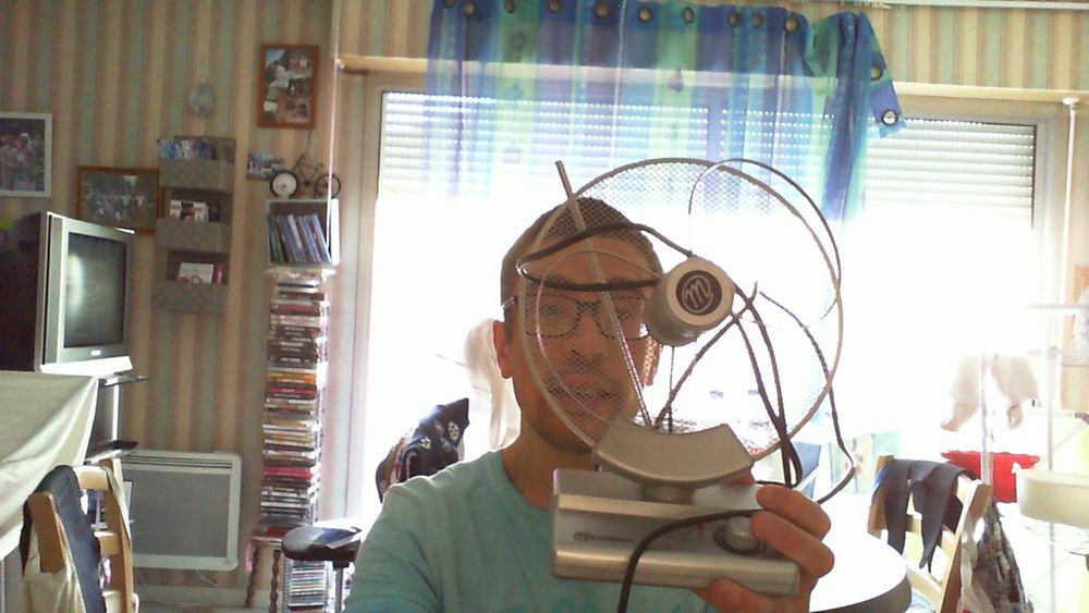 ANTENNE TNT INTERIEURE TYPE  METRONICNORME CE 
2 CABLES 8 Parthenay (79)