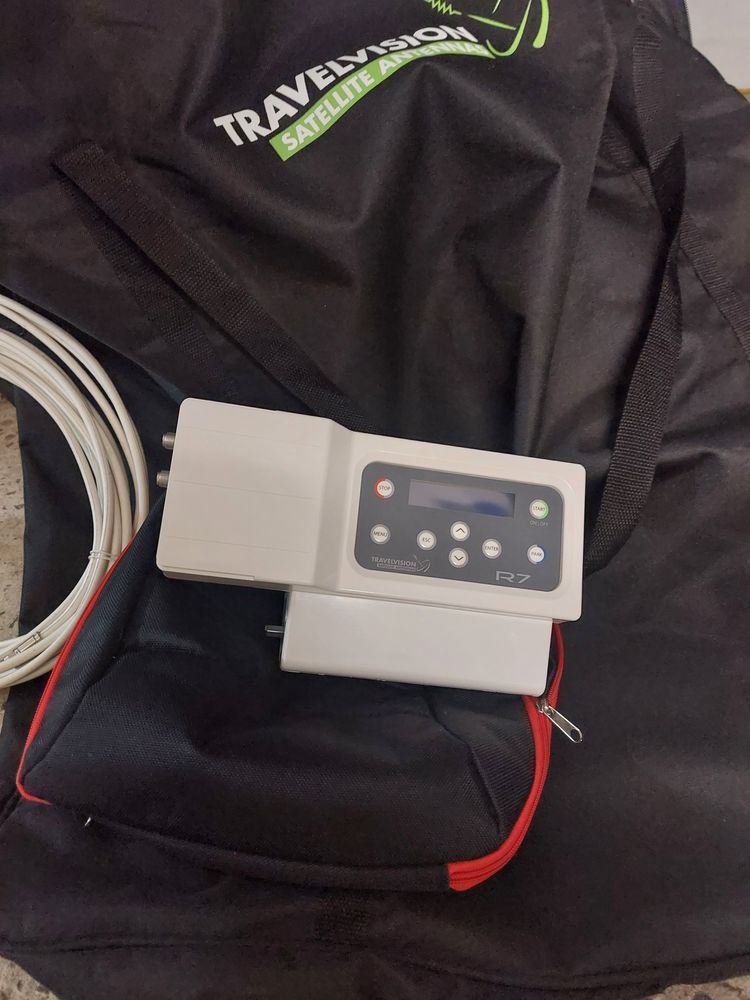 Antenne satelite  portable R7 travelvision 900 Fontenay-le-Marmion (14)