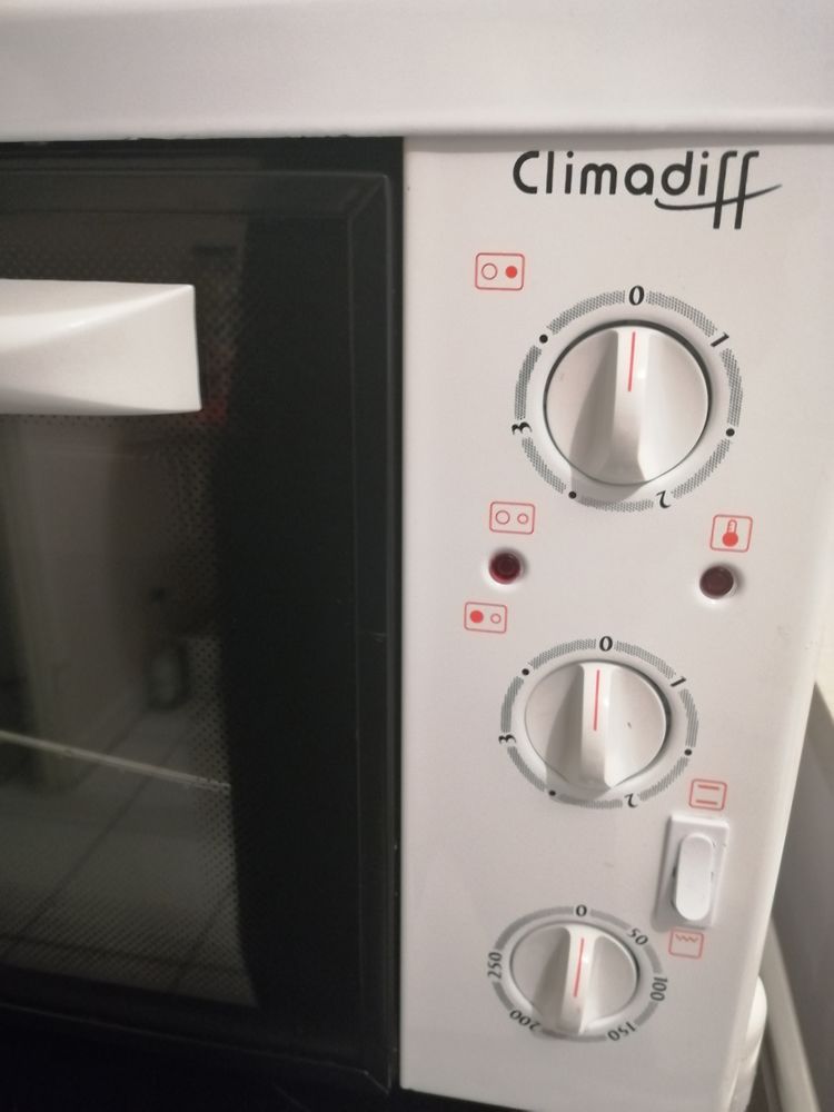 Appareil de cuisson mixte: U four  et 2 feux vitroc�ramiques 40 Reims (51)