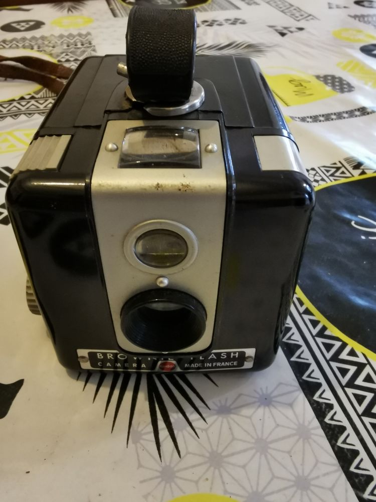 Appareil photo ancien 30 La Farl�de (83)